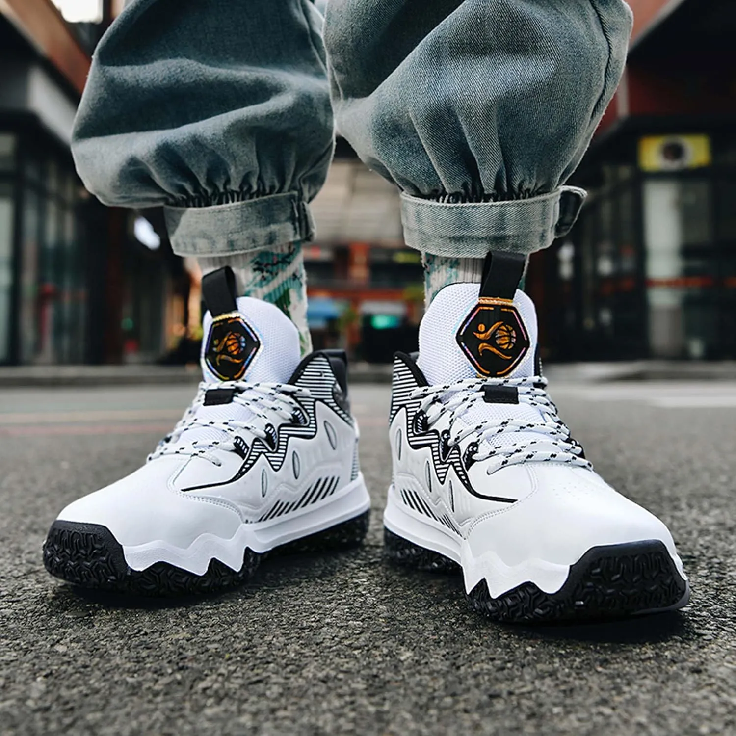Mens and Womens Lace Up Mid Top Basketball Sneakers Non Slip Rubber Sole Running Shoes Wear Resistant Outdoor Hiking Shoes Lightweight Carrying Casual Walking Shoes Badminton Sneakers