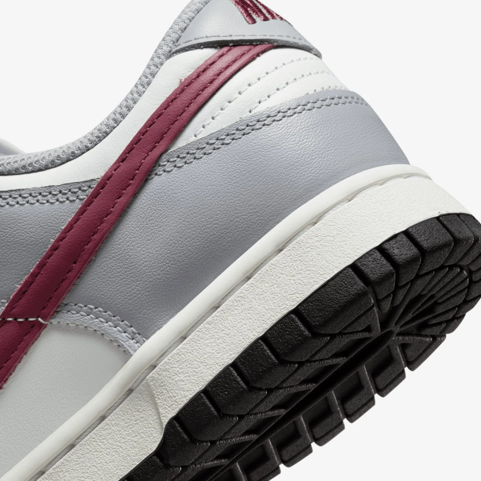 Nike | WMN'S DUNK LOW  { SUMMIT WHITE/ROSEWOOD