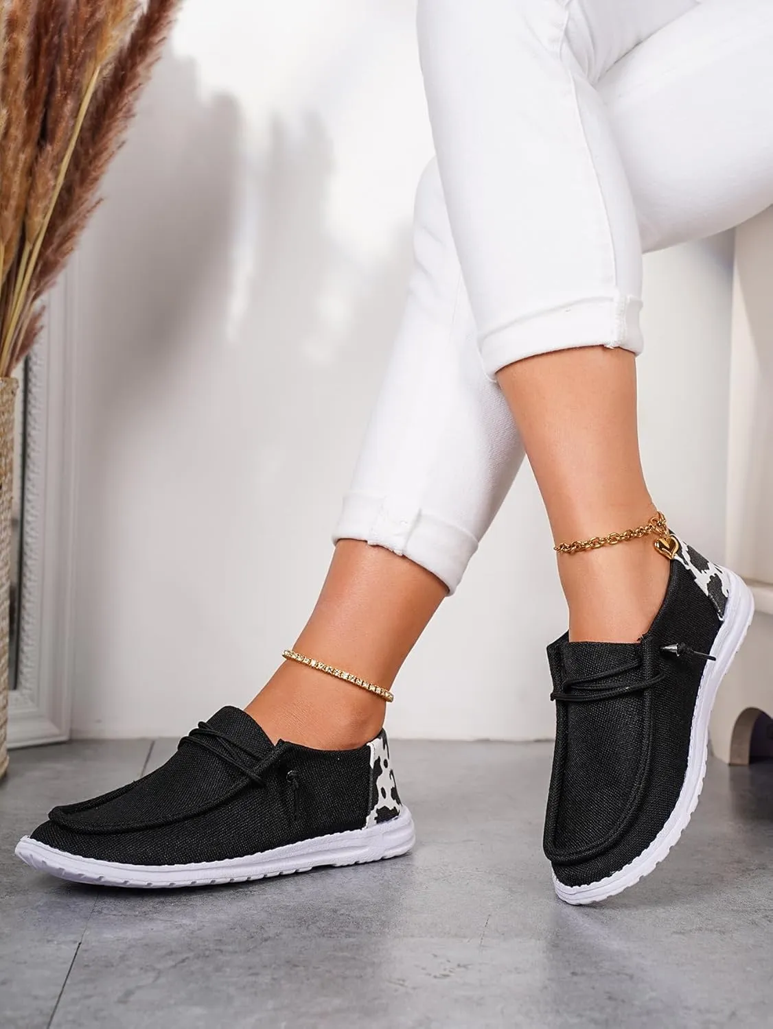 Solid Black Upper Cow Pattern Back Canvas Loafers Elastic Strips Closure Slip-on Sneakers Comfort Walk Boat Shoes Ultralight Breathable Casual Sports Shoes for Women/Men Adults/Teenagers, Couple Shoes