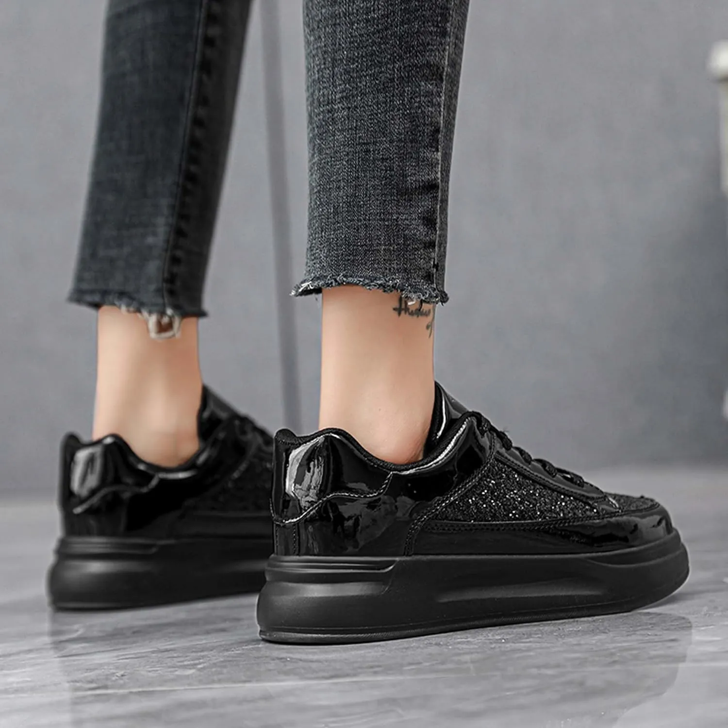 Women's Fashion Tablet Sports Skateboarding Shoes Lace up Tennis Shoes Comfortable Walking Sports Shoes