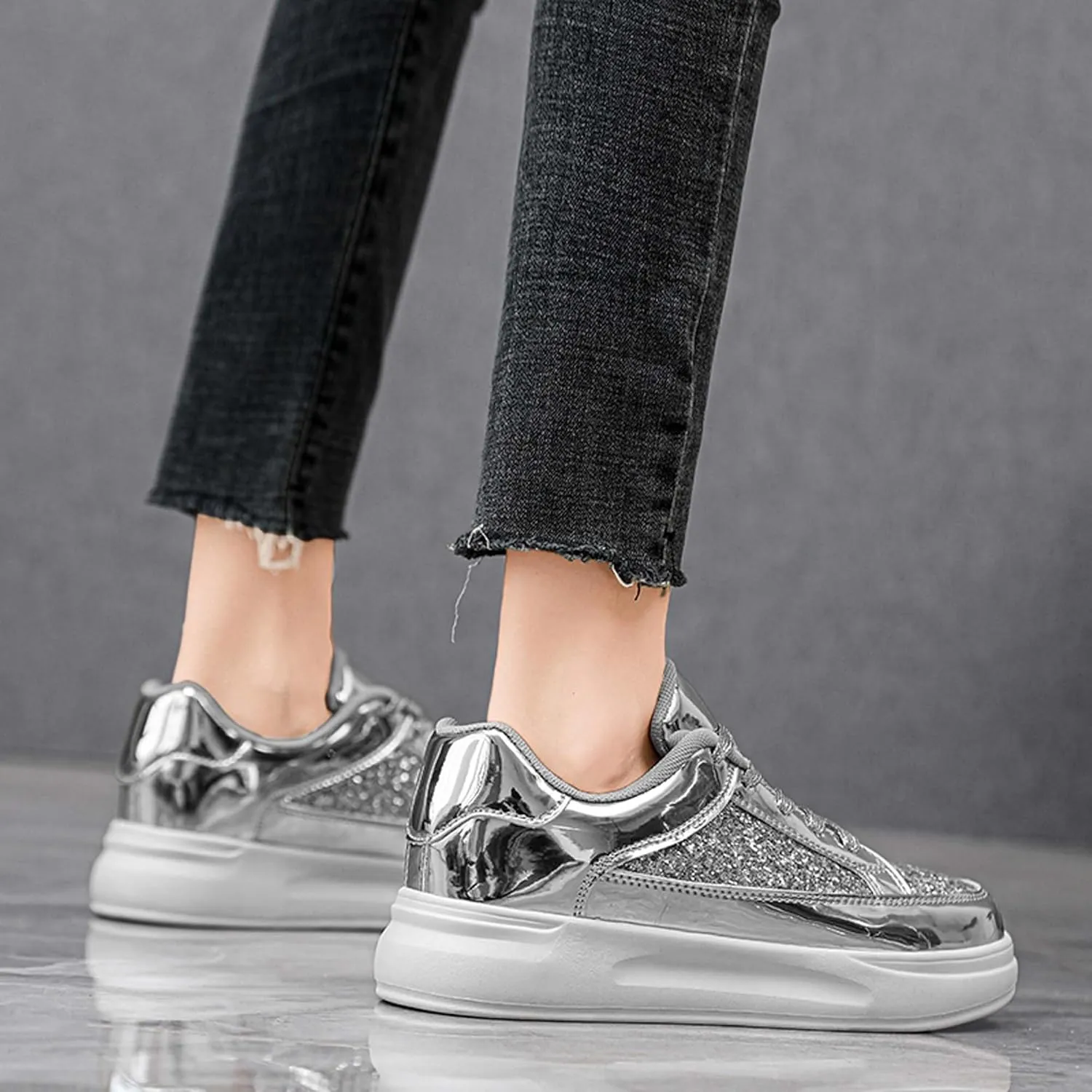 Women's Fashion Tablet Sports Skateboarding Shoes Lace up Tennis Shoes Comfortable Walking Sports Shoes