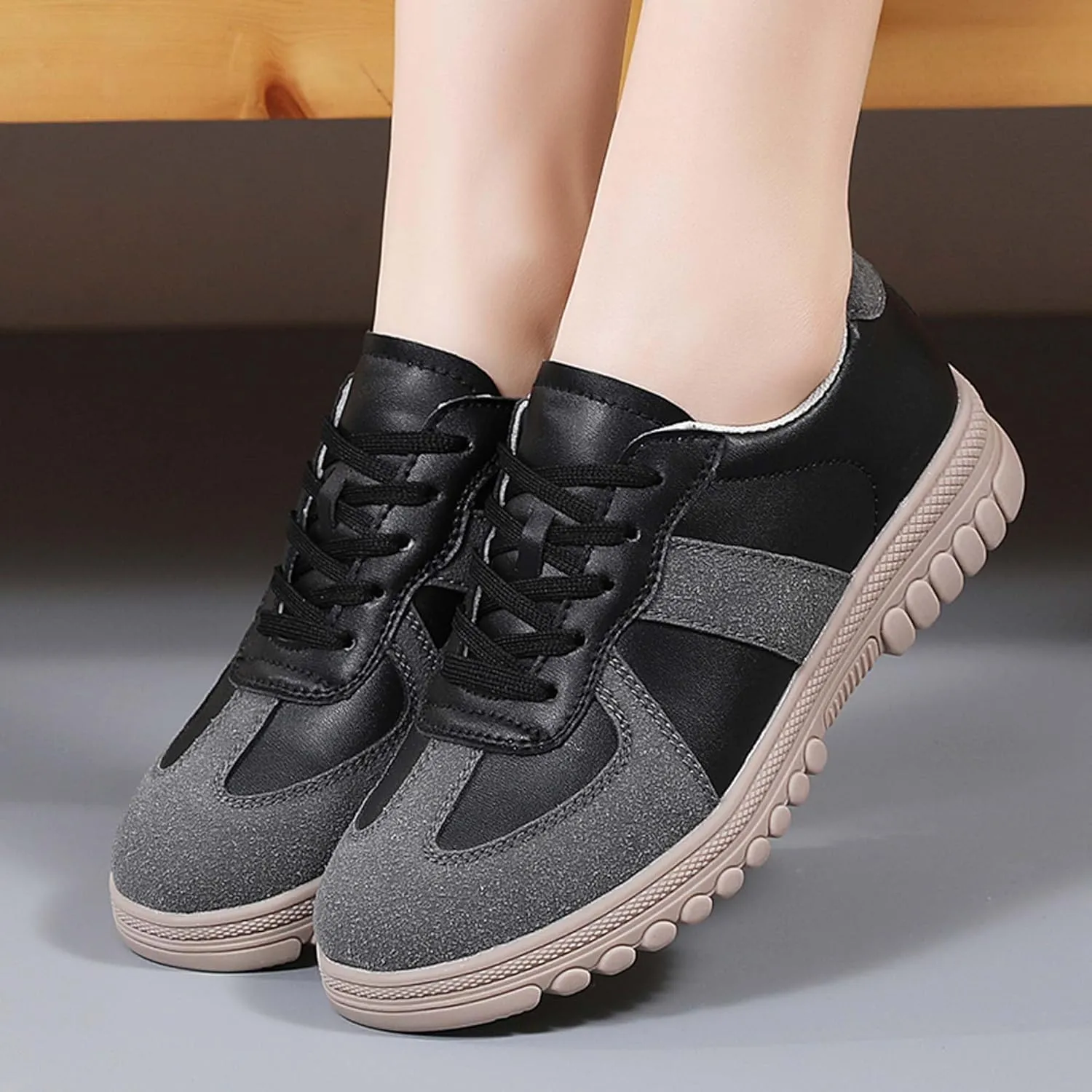 Women's Five Colored Lace Up Low Cut Skateboard Shoes, Anti Slip, Wear-Resistant, Soft Sports Shoes, Fashionable Short Distance Running Shoes, Winter Breathable Casual Shoes